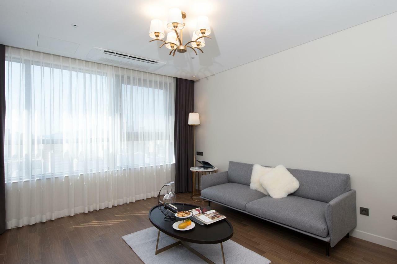Ramada by Wyndham Daejeon Hotel Bagian luar foto
