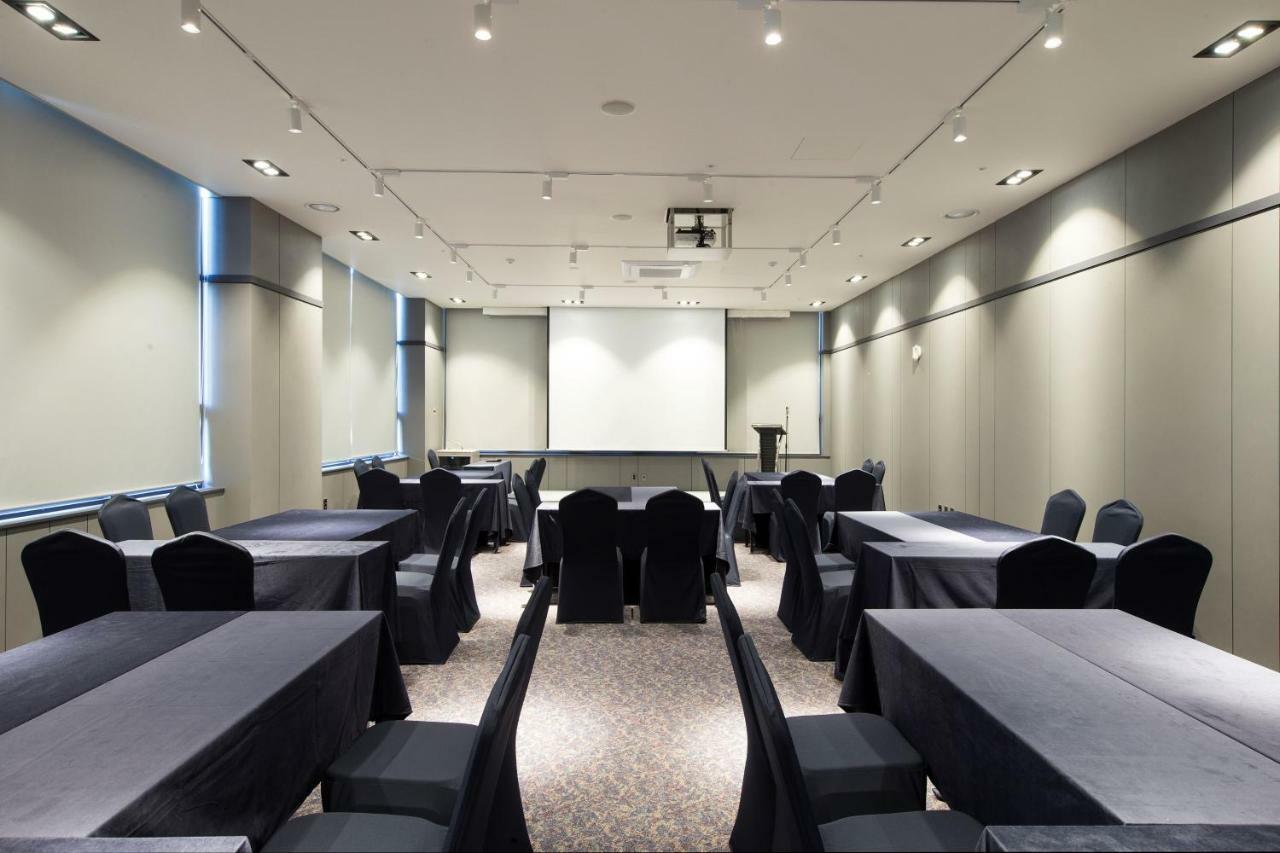Ramada by Wyndham Daejeon Hotel Bagian luar foto